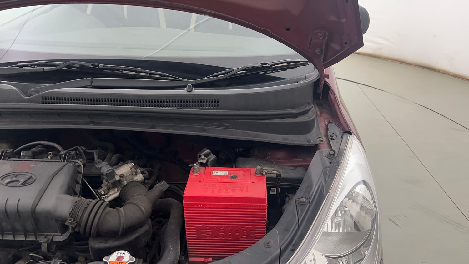 Used 2015 Hyundai i10 Magna 1.1 iRDE2 Petrol Manual engine ENGINE LEFT SIDE HINGE & APRON VIEW