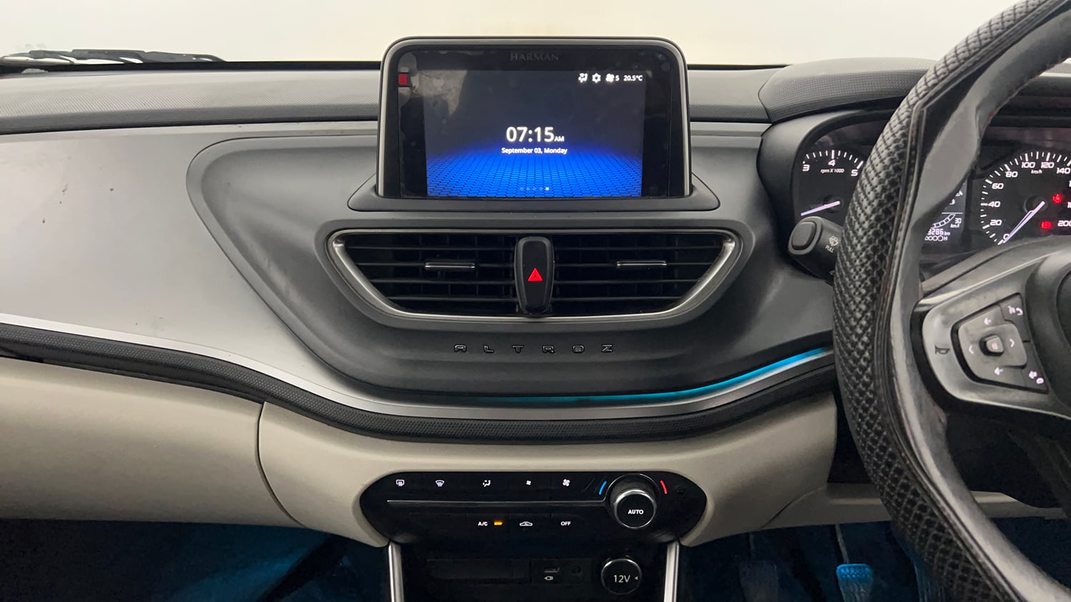 Used 2022 Tata Altroz XZ Petrol Petrol Manual interior MUSIC SYSTEM & AC CONTROL VIEW