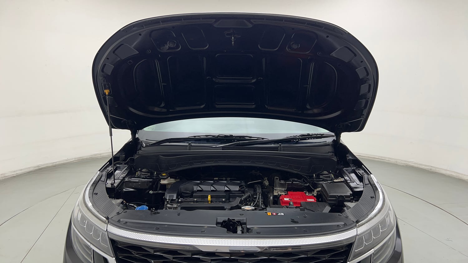 Used 2020 Kia Seltos Anniversary Edition 1.5 Petrol Manual engine ENGINE & BONNET OPEN FRONT VIEW