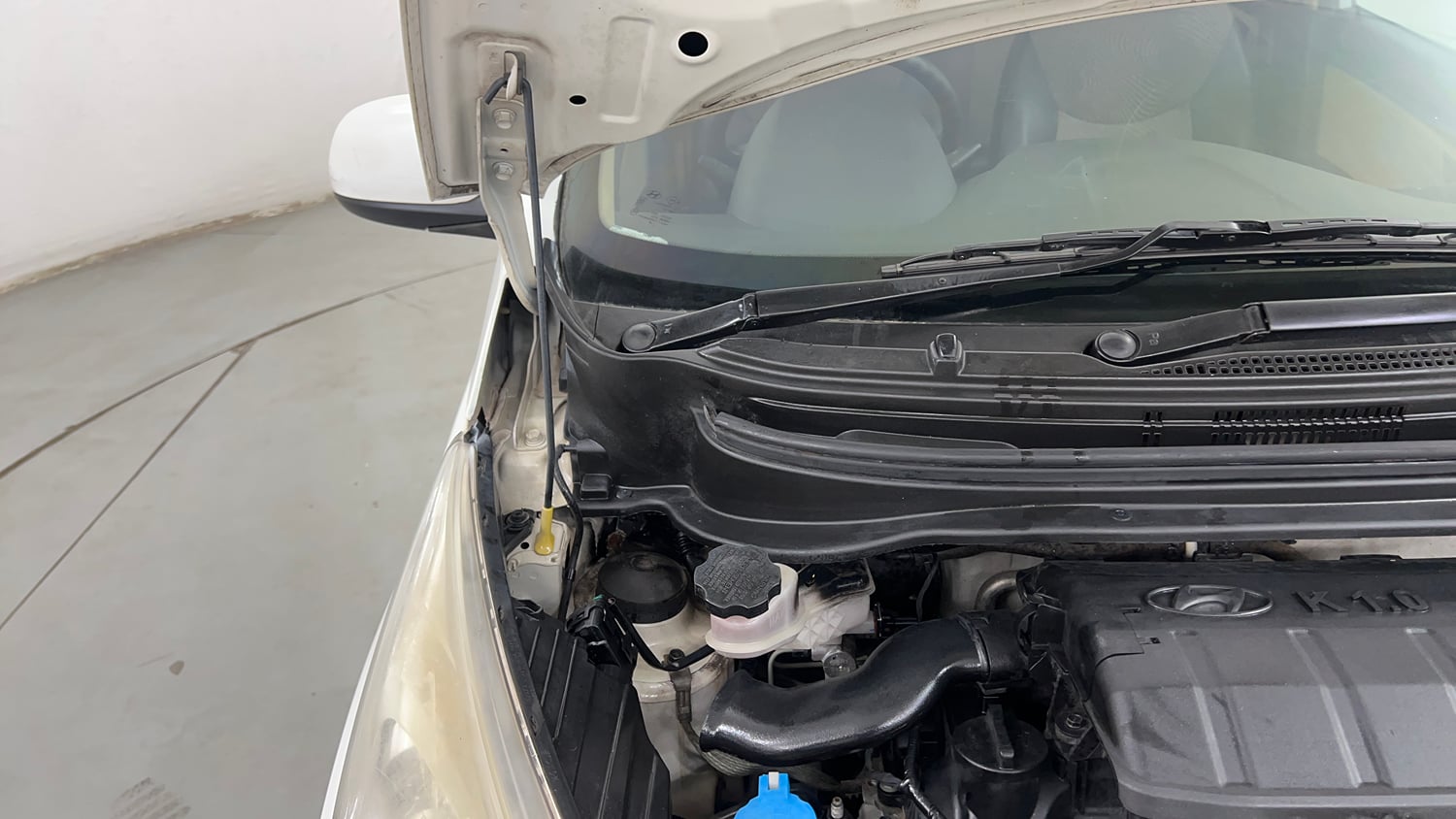 Used 2016 Hyundai Eon 1.0 Kappa Magna + (O) Petrol Manual engine ENGINE RIGHT SIDE HINGE & APRON VIEW