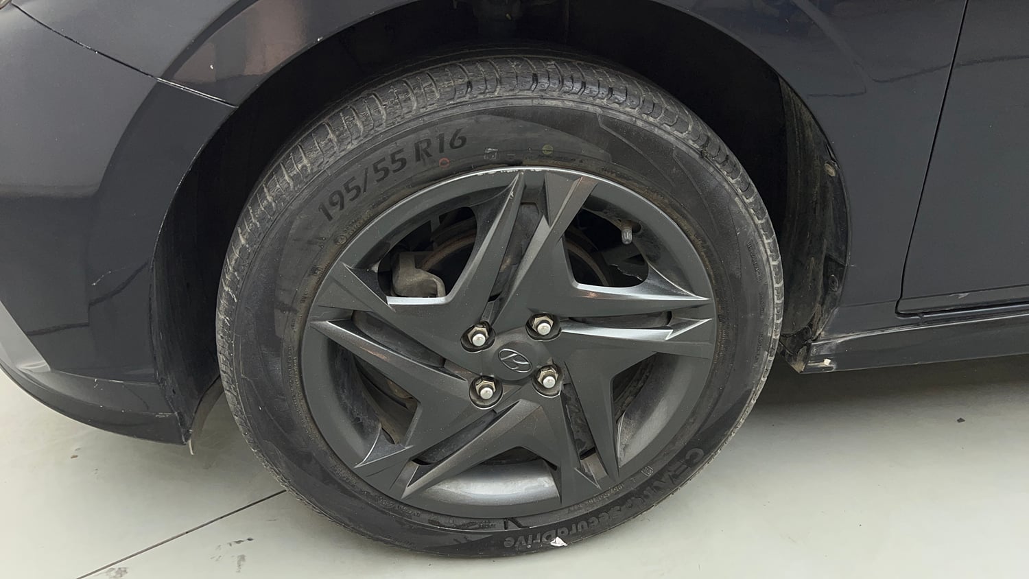 Used 2020 Hyundai i20 Sportz 1.2 MT Petrol Manual tyres LEFT FRONT TYRE RIM VIEW