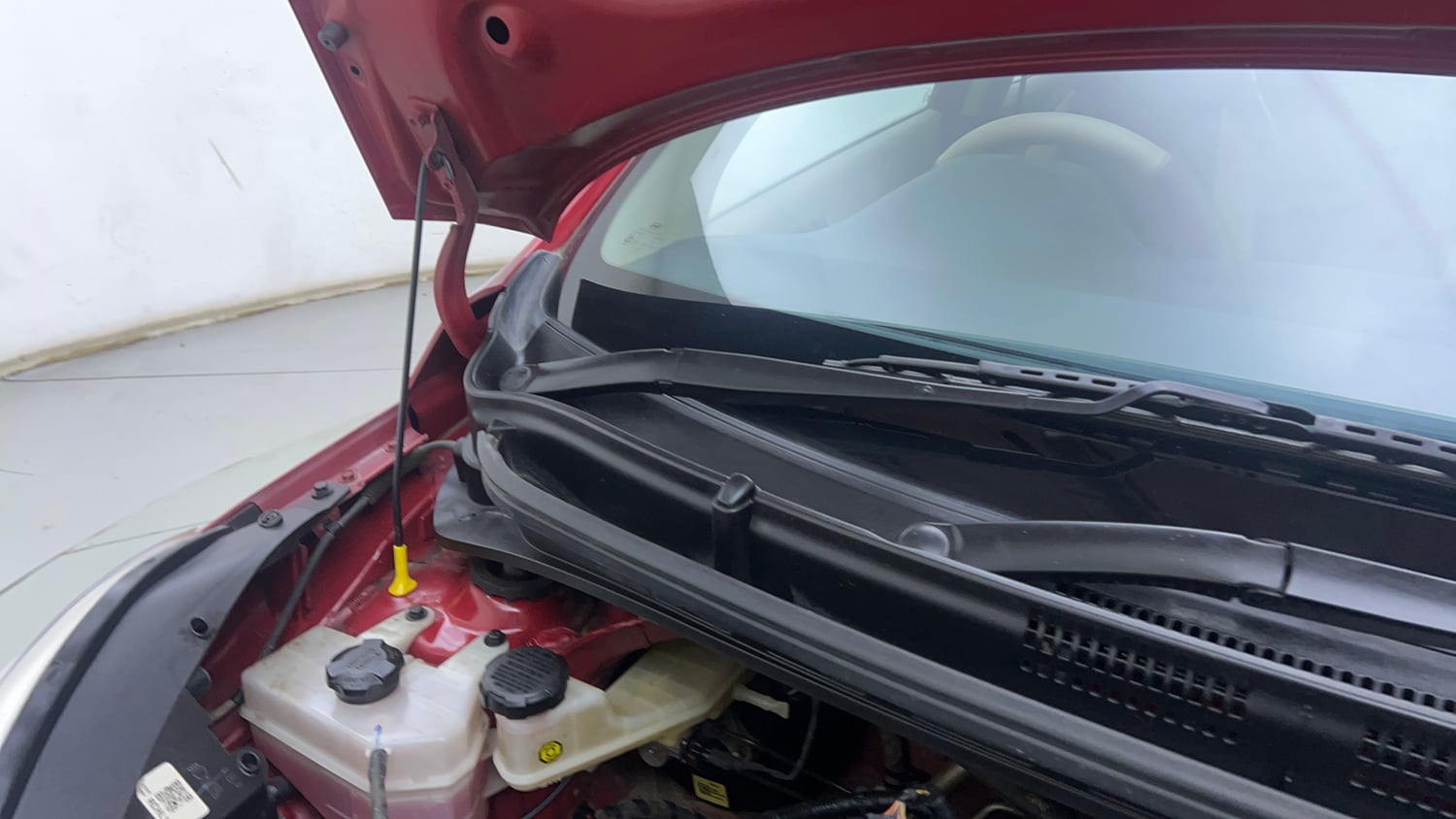 Used 2022 Hyundai Santro Sportz Petrol Manual engine ENGINE RIGHT SIDE HINGE & APRON VIEW