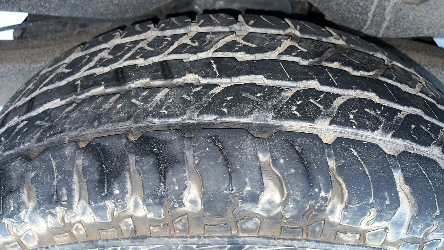 Used 2021 mahindra Thar LX Hard Top Petrol AT 4WD Petrol Automatic tyres RIGHT REAR TYRE TREAD VIEW