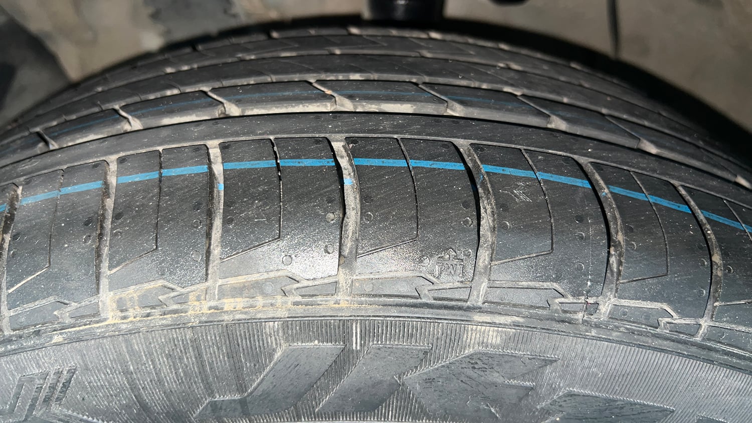 Used 2023 Hyundai Alcazar Platinum 7 STR 1.5 Turbo Petrol Petrol Manual tyres LEFT FRONT TYRE TREAD VIEW