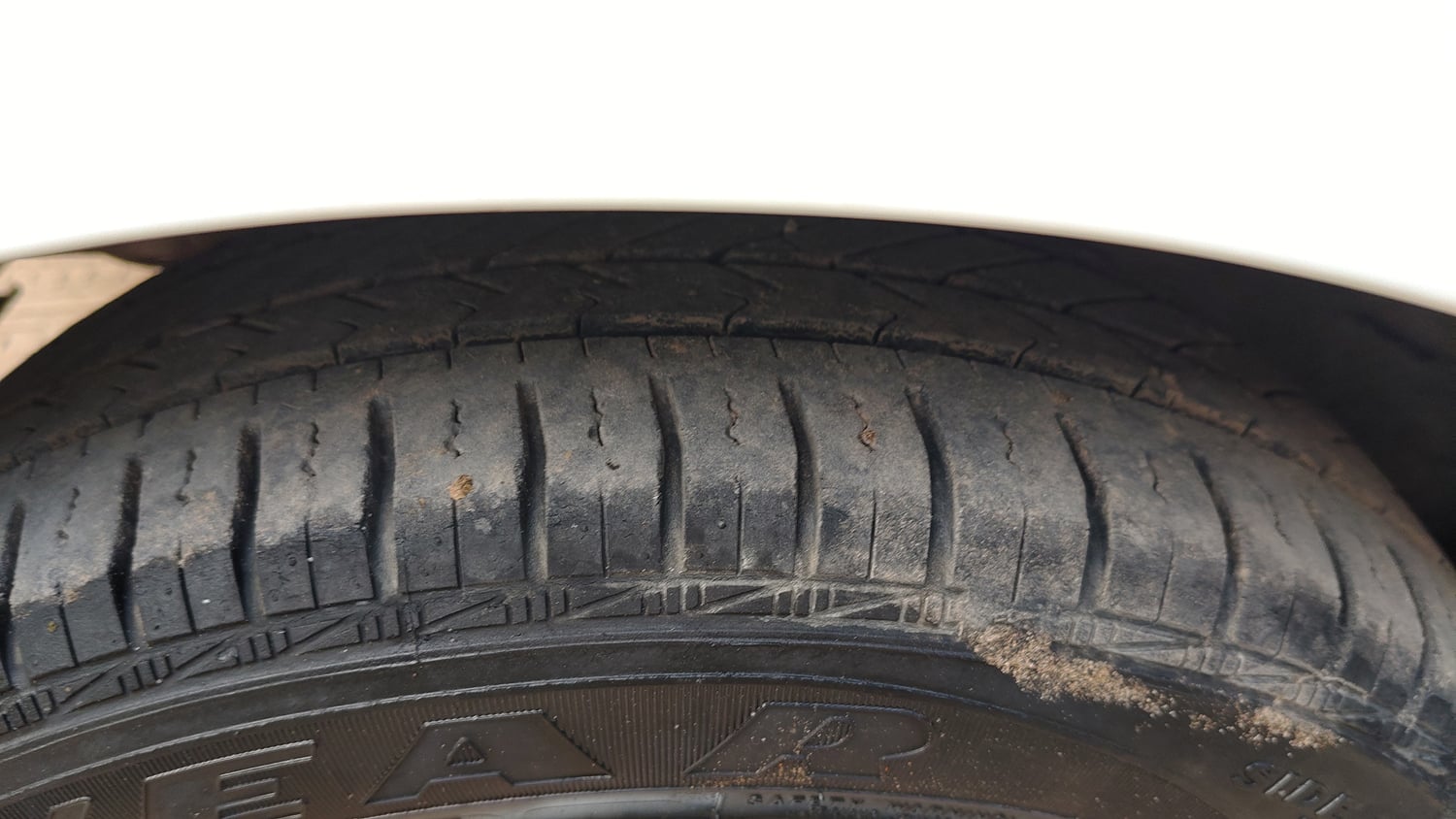 Used 2017 Hyundai Eon Magna + Petrol Manual tyres LEFT FRONT TYRE TREAD VIEW