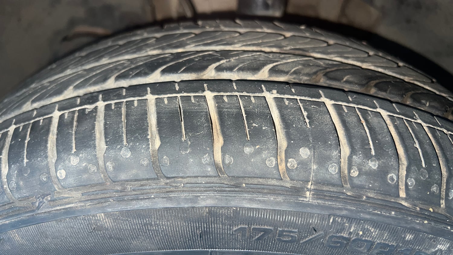 Used 2018 Tata Tigor Revotron XZA Petrol Automatic tyres LEFT FRONT TYRE TREAD VIEW