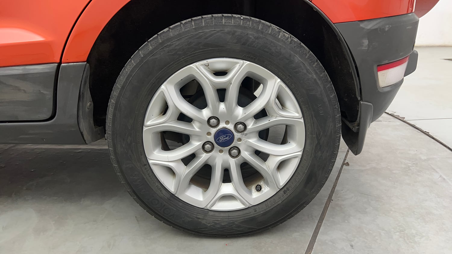 Used 2016 Ford EcoSport Titanium 1.5L Ti-VCT AT Petrol Automatic tyres LEFT REAR TYRE RIM VIEW