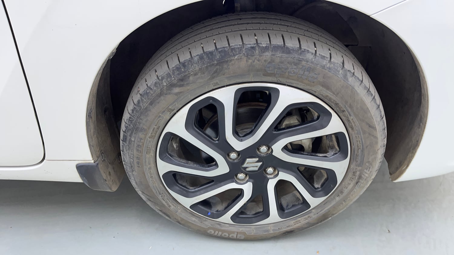 Used 2023 Maruti Suzuki Baleno Alpha AGS Petrol Automatic tyres RIGHT FRONT TYRE RIM VIEW