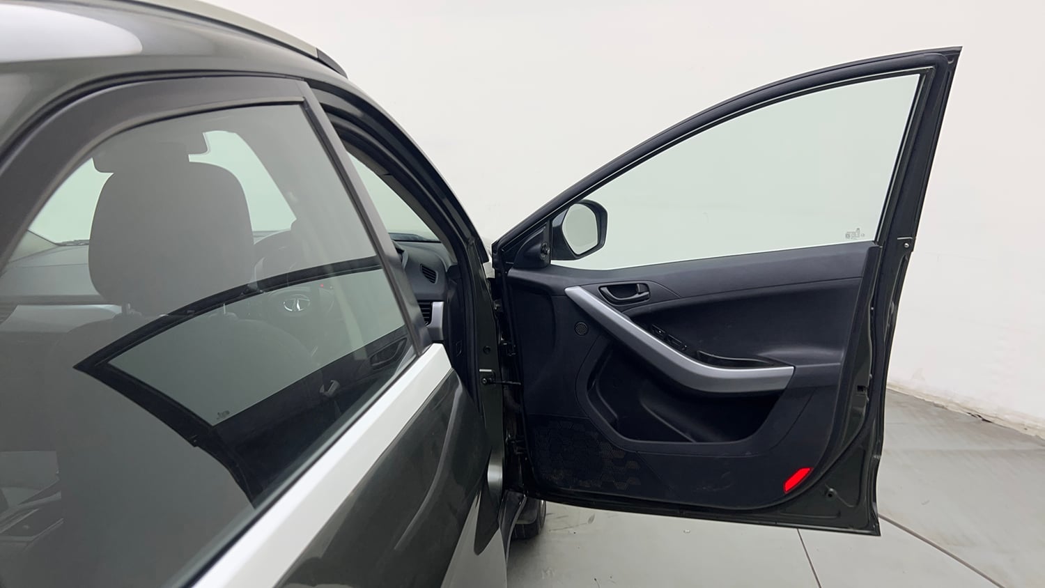 Used 2021 Tata Nexon XM Petrol Manual interior RIGHT FRONT DOOR OPEN VIEW