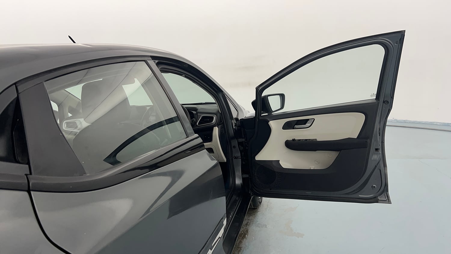 Used 2022 Tata Altroz XZ Petrol Petrol Manual interior RIGHT FRONT DOOR OPEN VIEW