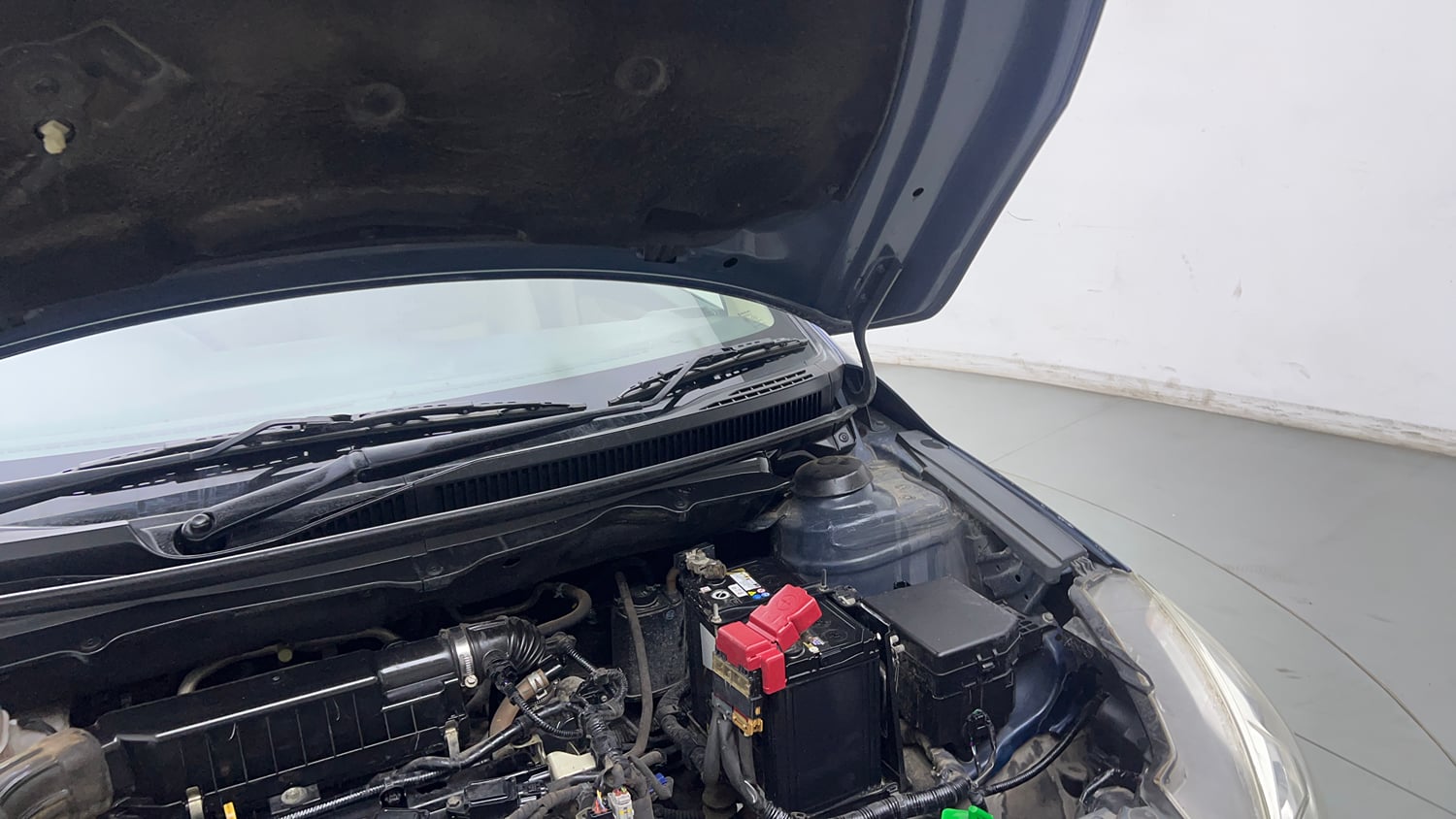 Used 2020 Maruti Suzuki Ciaz Delta Hybrid 1.5 Petrol Manual engine ENGINE LEFT SIDE HINGE & APRON VIEW