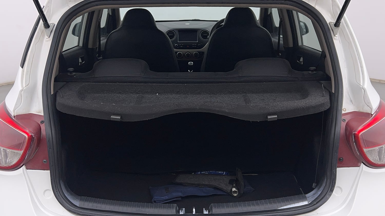 Used 2017 Hyundai Grand i10 Sportz (O) 1.2 Kappa VTVT Petrol Manual interior DICKY INSIDE VIEW