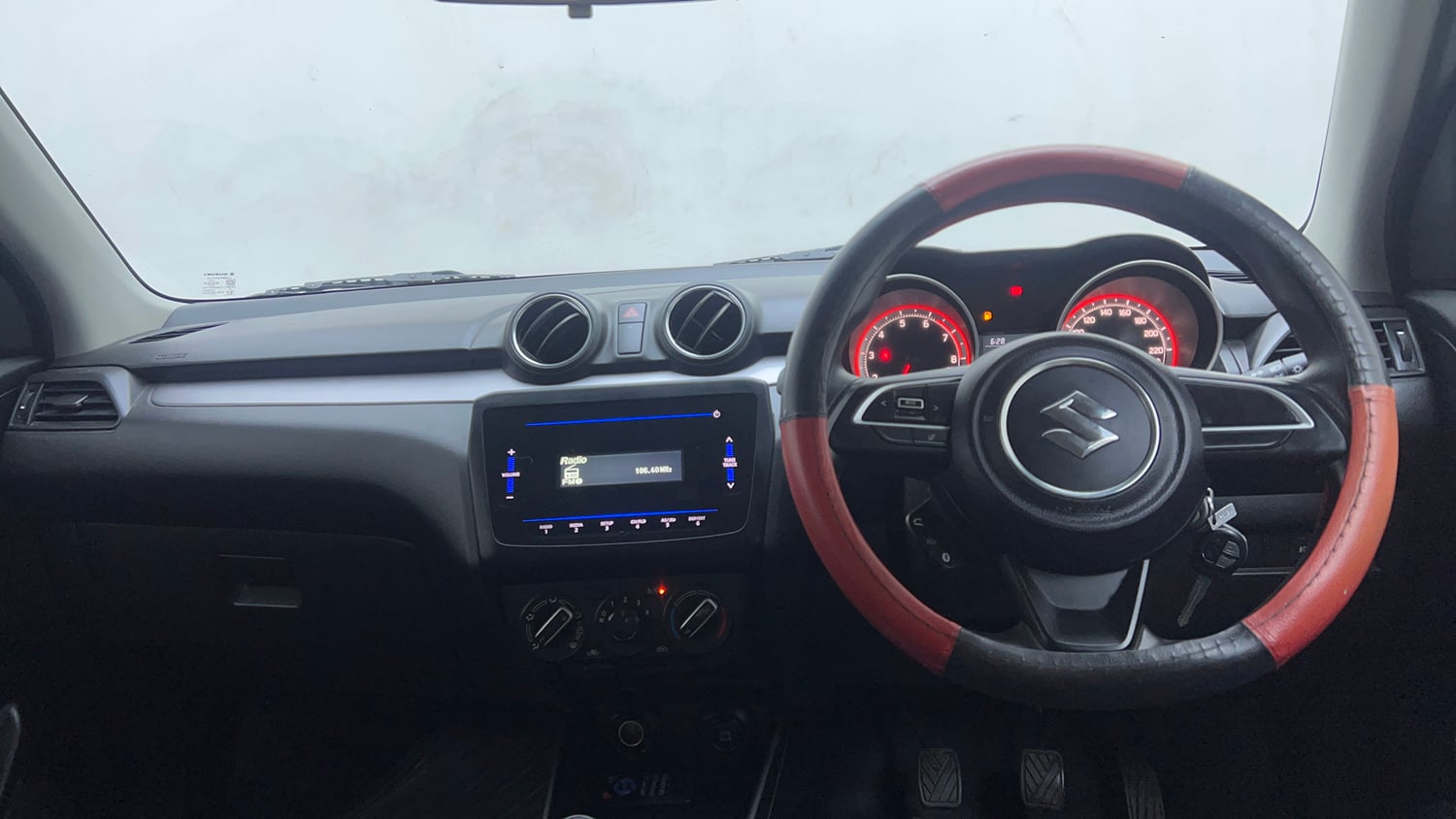 Used 2023 Maruti Suzuki Swift VXi Petrol Manual interior DASHBOARD VIEW