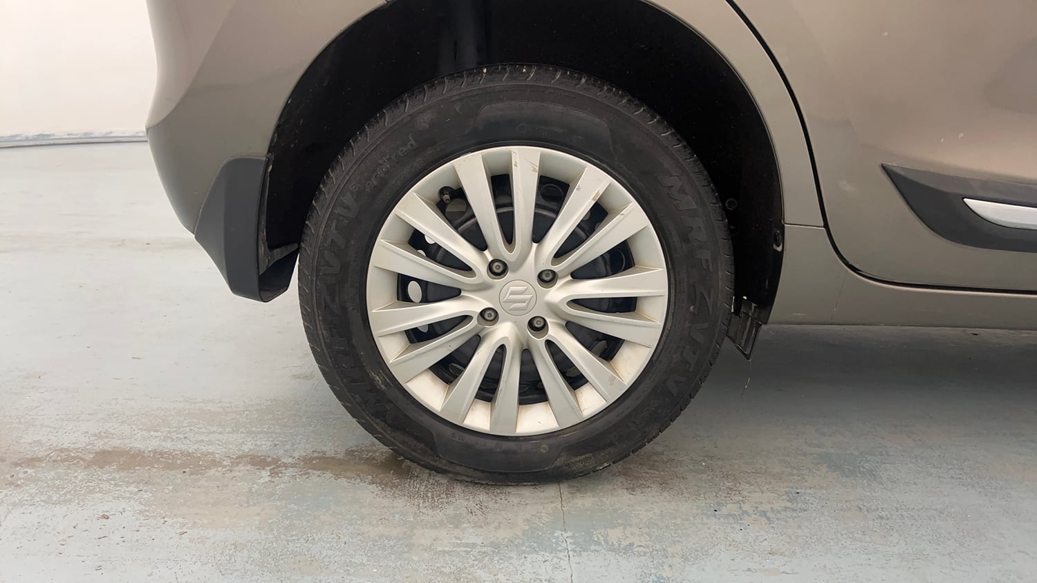 Used 2019 Maruti Suzuki Baleno Delta Petrol Manual tyres RIGHT REAR TYRE RIM VIEW