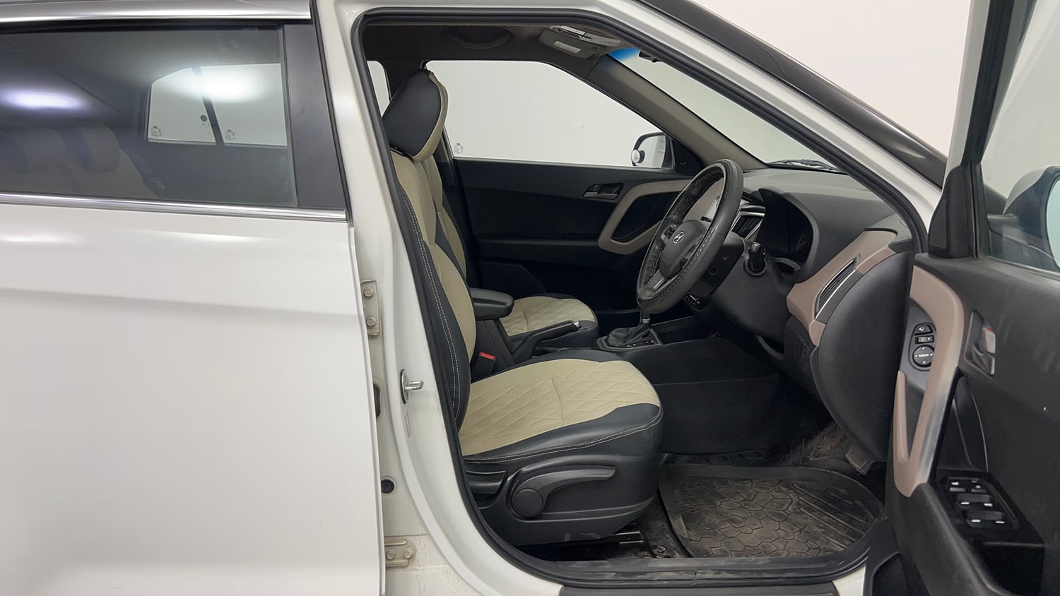 Used 2015 Hyundai Creta 1.6 SX Plus AT Diesel Automatic interior RIGHT SIDE FRONT DOOR CABIN VIEW