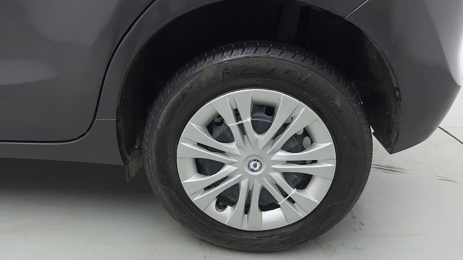 Used 2017 Maruti Suzuki Baleno Delta 1.2 Petrol Manual tyres LEFT REAR TYRE RIM VIEW