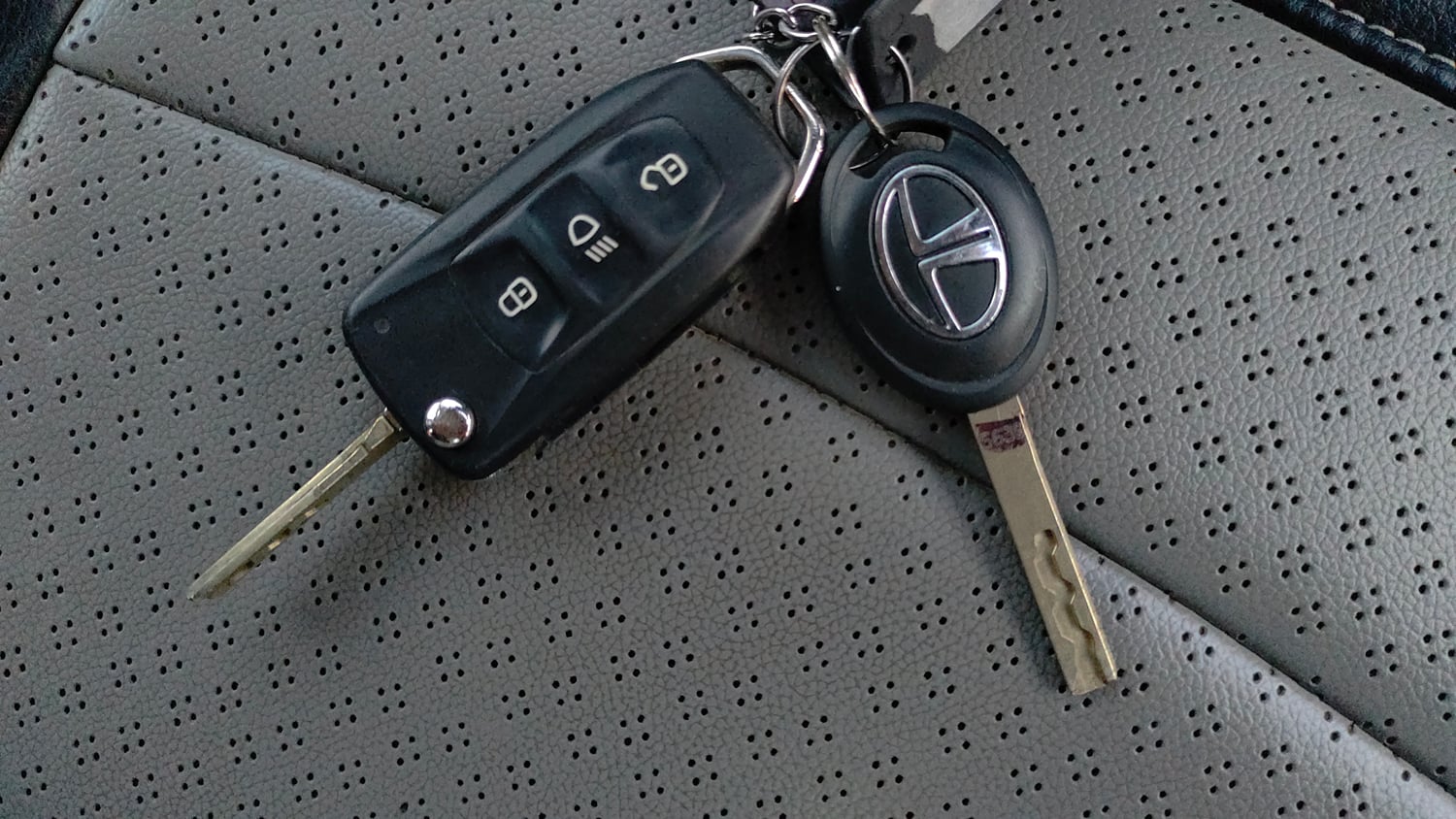 Used 2023 Tata Tiago XZA Plus Petrol Automatic extra CAR KEY VIEW