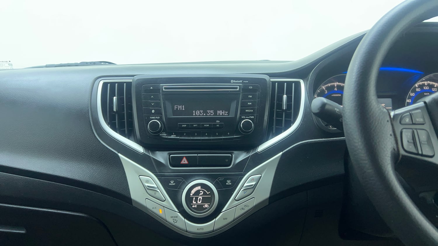 Used 2016 Maruti Suzuki Baleno Delta 1.2 Petrol Manual top_features Integrated (in-dash) music system
