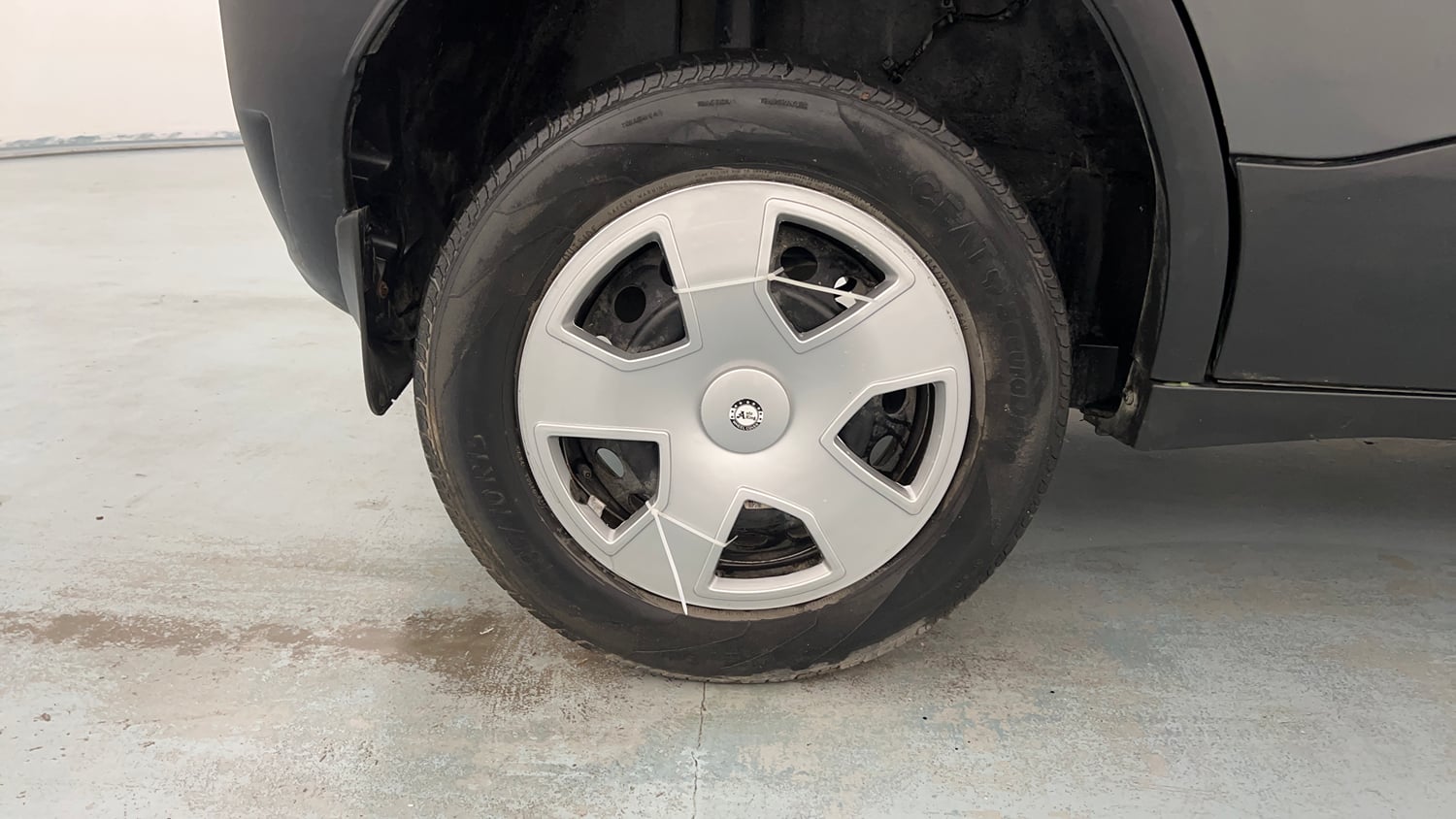 Used 2022 Tata Punch Pure MT Petrol Manual tyres RIGHT REAR TYRE RIM VIEW