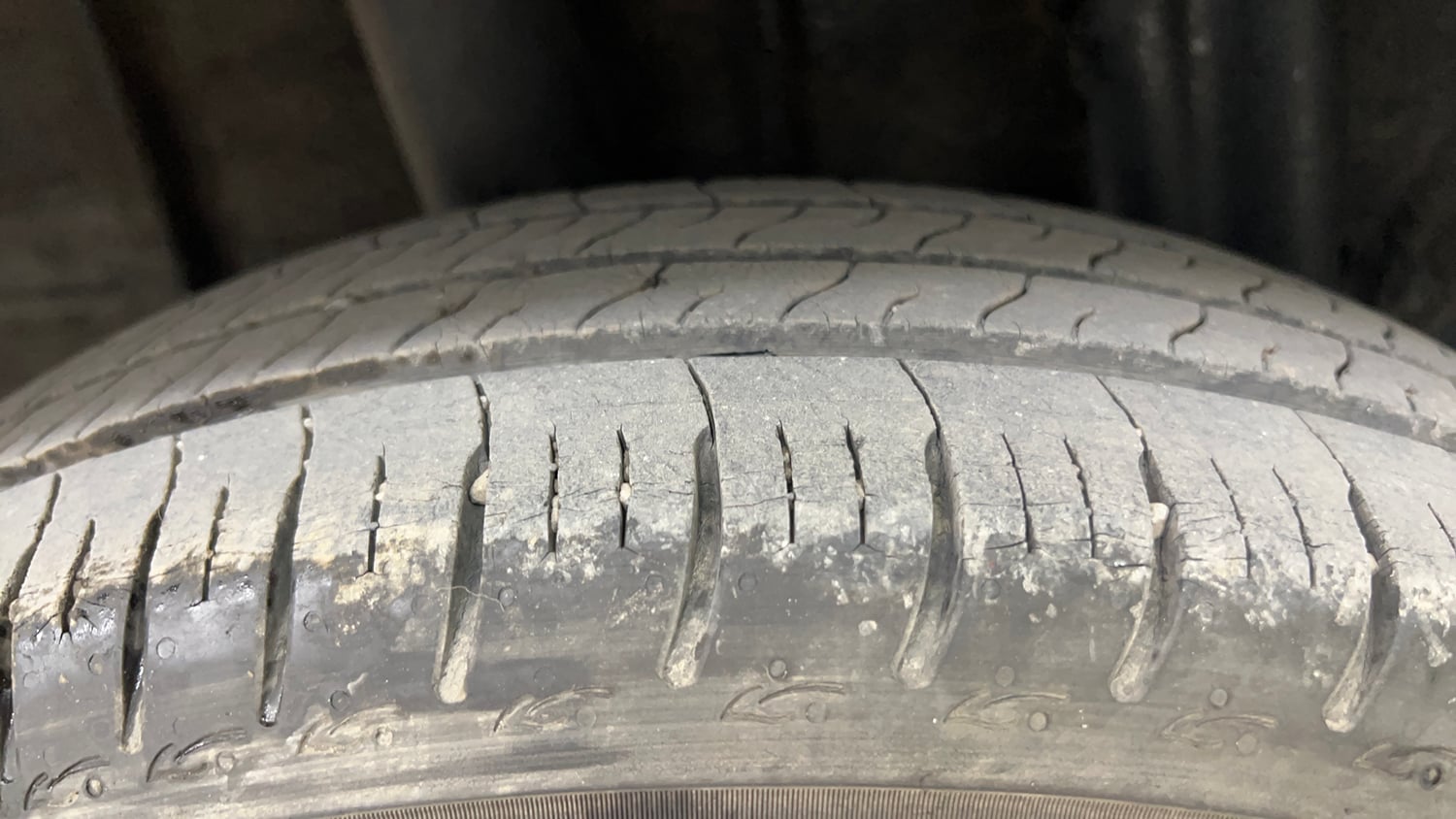 Used 2022 Renault Triber RXT EASY-R AMT Petrol Automatic tyres RIGHT REAR TYRE TREAD VIEW