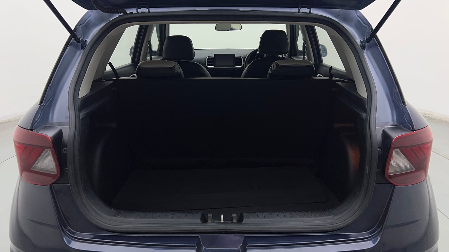 Used 2021 Hyundai Venue SX 1.0 Turbo Petrol Manual interior DICKY INSIDE VIEW