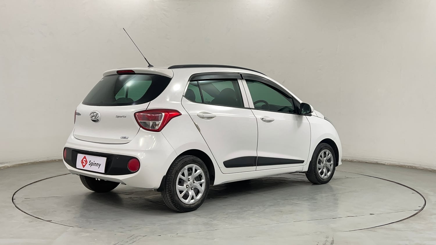 Used 2017 Hyundai Grand i10 Sportz (O) 1.2 Kappa VTVT Petrol Manual exterior RIGHT REAR CORNER VIEW