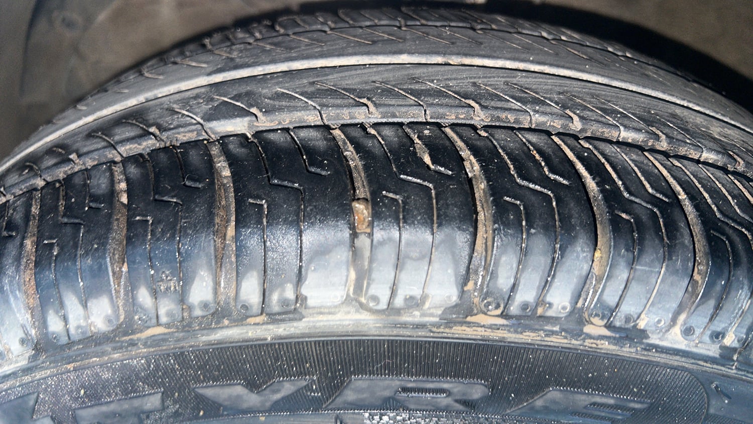 Used 2016 Maruti Suzuki Baleno Delta 1.2 Petrol Manual tyres LEFT FRONT TYRE TREAD VIEW