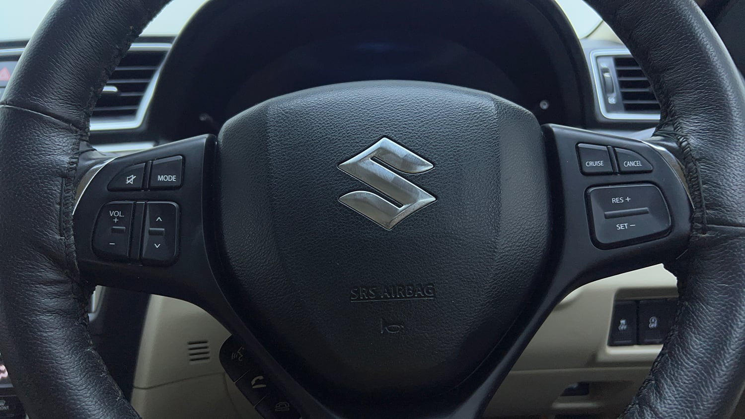 Used 2019 Maruti Suzuki Ciaz Alpha Hybrid 1.5 AT Petrol Automatic top_features Airbags