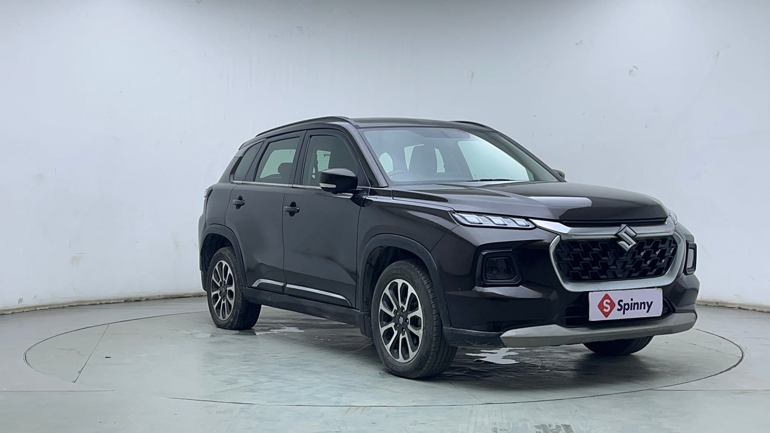 Used 2023 Maruti Suzuki Grand Vitara Alpha Smart Hybrid AT Petrol Automatic exterior RIGHT FRONT CORNER VIEW