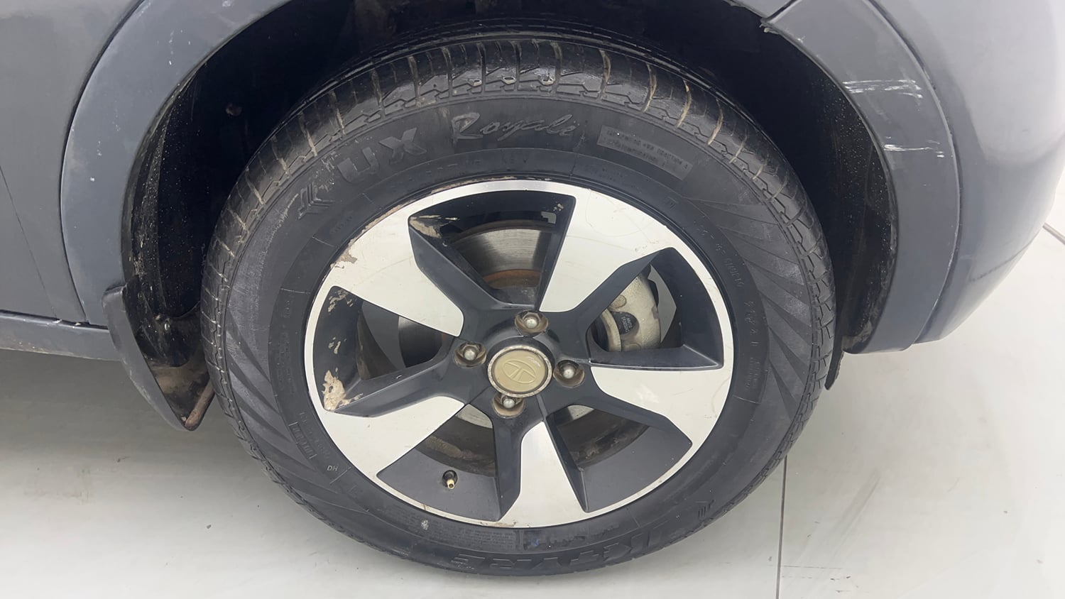 Used 2018 Tata Nexon XZA Plus Petrol Petrol Automatic tyres RIGHT FRONT TYRE RIM VIEW