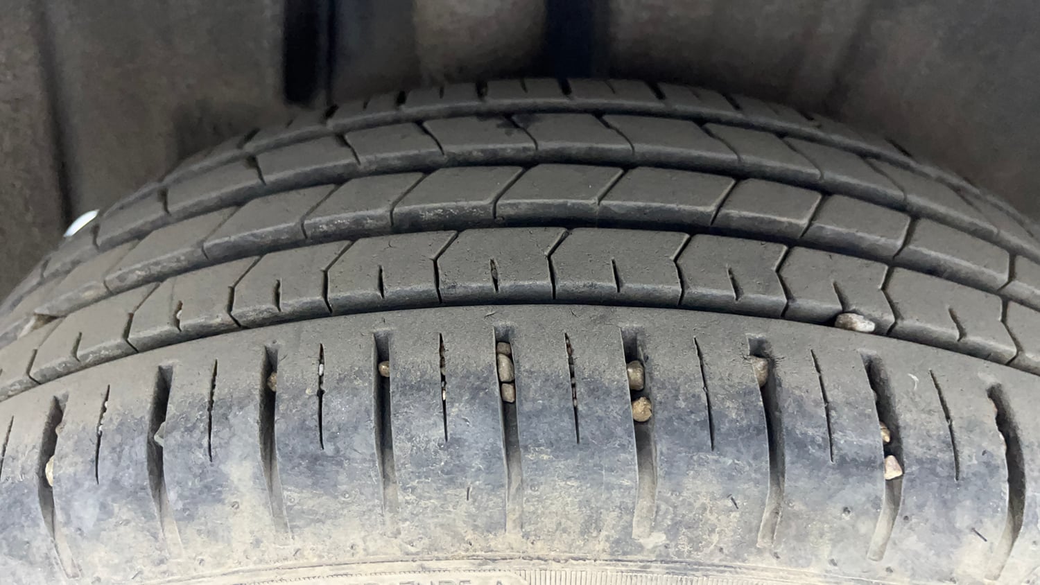 Used 2023 Maruti Suzuki Baleno Alpha AGS Petrol Automatic tyres RIGHT REAR TYRE TREAD VIEW