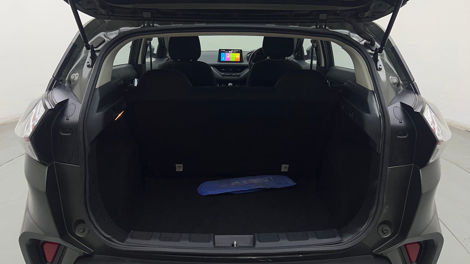 Used 2021 Tata Nexon XM Petrol Manual interior DICKY INSIDE VIEW