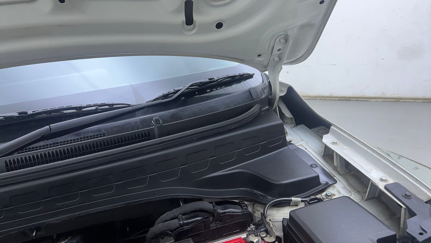 Used 2020 Kia Sonet GTX Plus 1.5 AT Diesel Automatic engine ENGINE LEFT SIDE HINGE & APRON VIEW