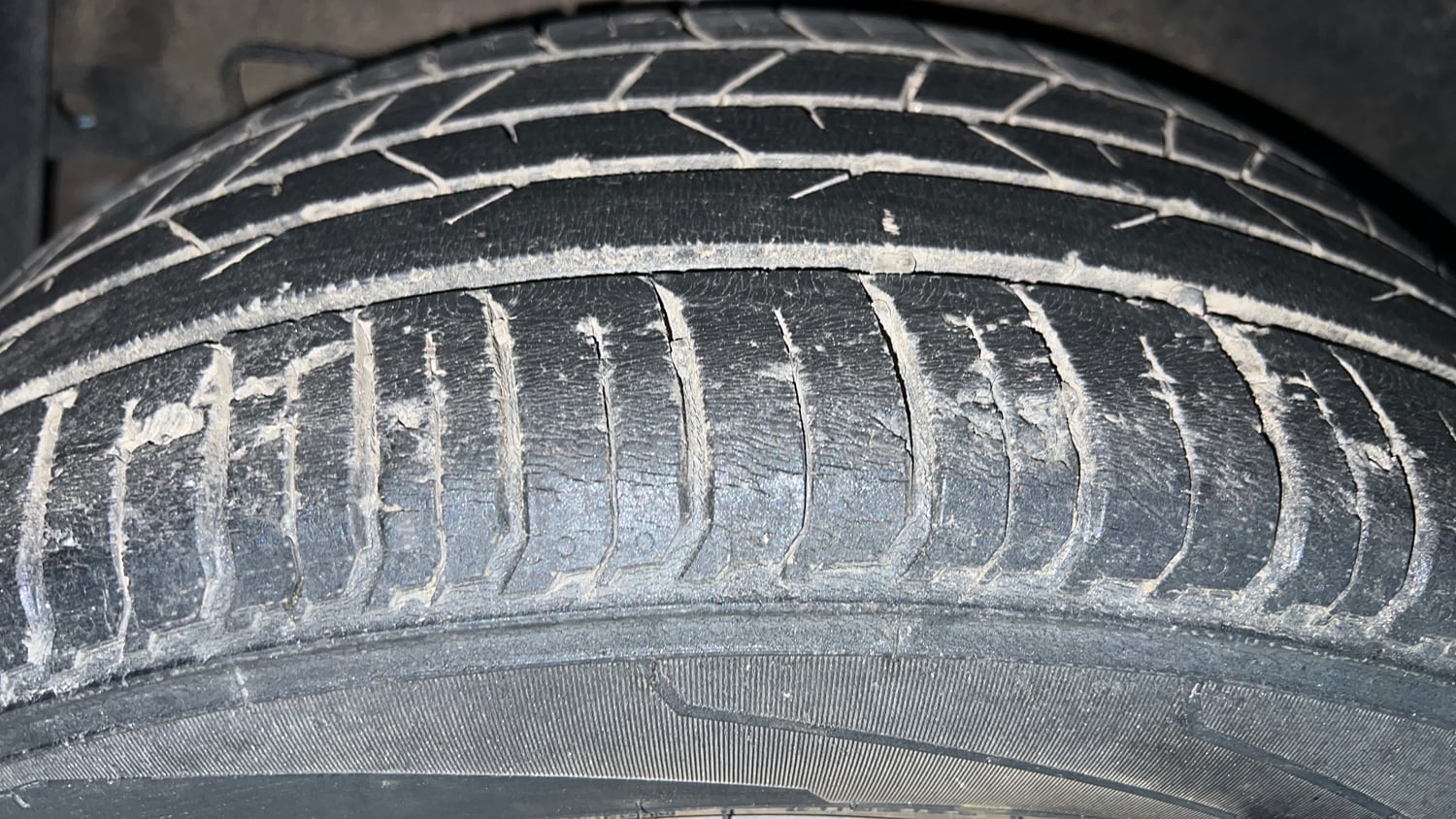 Used 2020 Hyundai i20 Sportz 1.2 MT Petrol Manual tyres RIGHT REAR TYRE TREAD VIEW