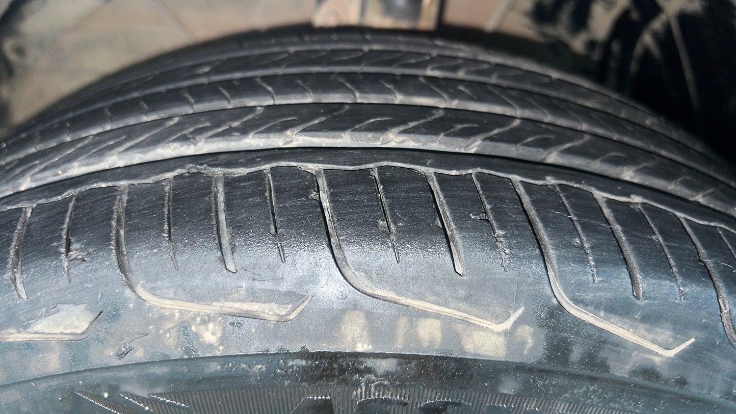 Used 2023 Maruti Suzuki Fronx Delta Plus 1.2L AGS Petrol Automatic tyres LEFT FRONT TYRE TREAD VIEW