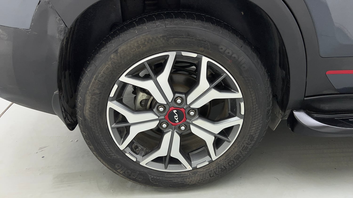 Used 2022 Kia Seltos GTX Plus 1.4 DCT Petrol Automatic tyres RIGHT REAR TYRE RIM VIEW