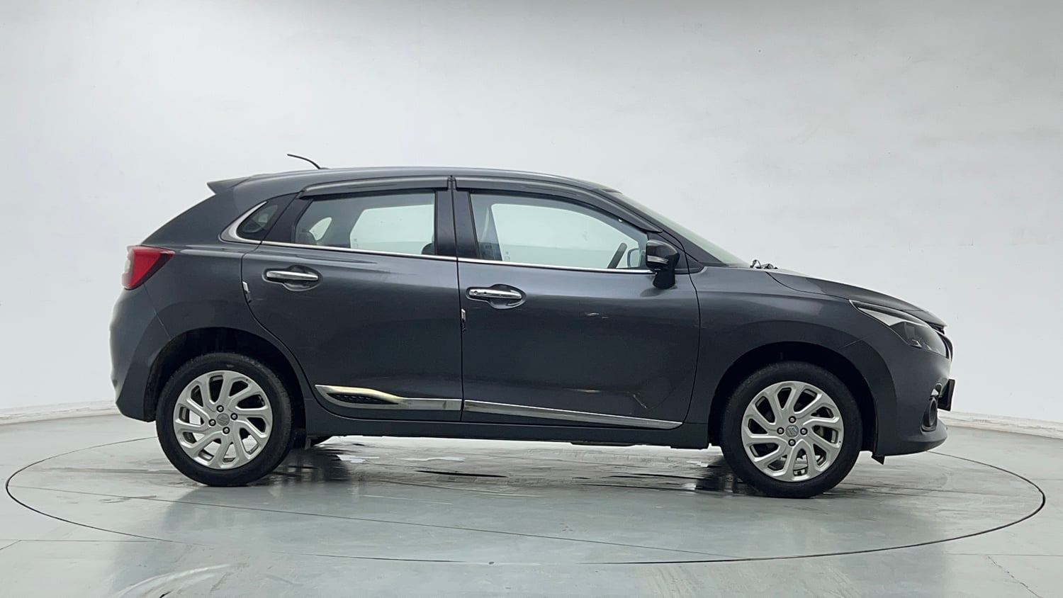 Used 2024 Maruti Suzuki Baleno Zeta MT Petrol Manual exterior RIGHT SIDE VIEW