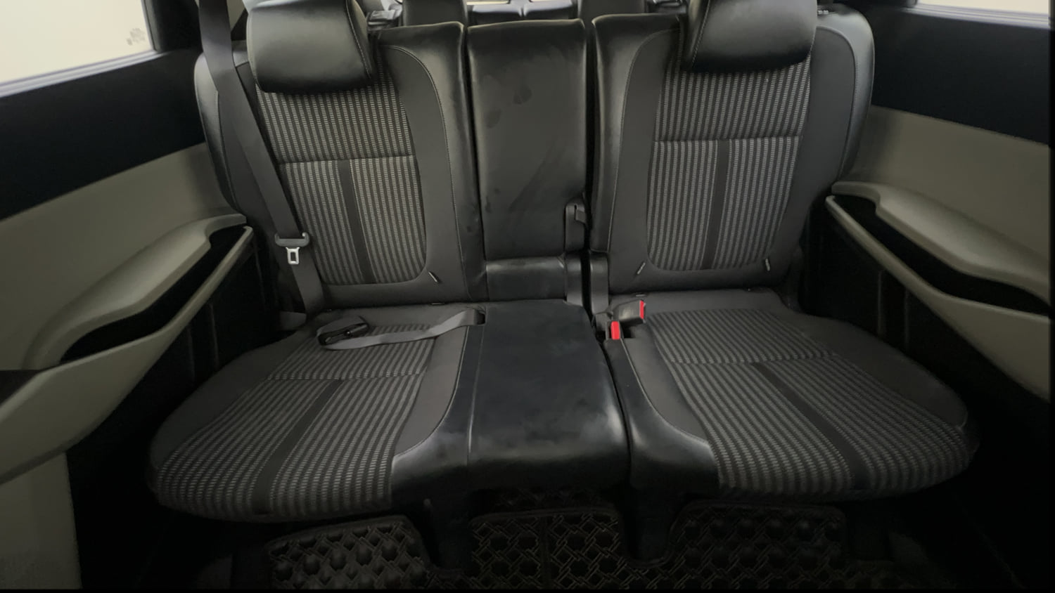 Used 2022 Kia Carens Prestige Plus 1.4 Petrol MT 7 STR Petrol Manual interior REAR SEAT CONDITION VIEW