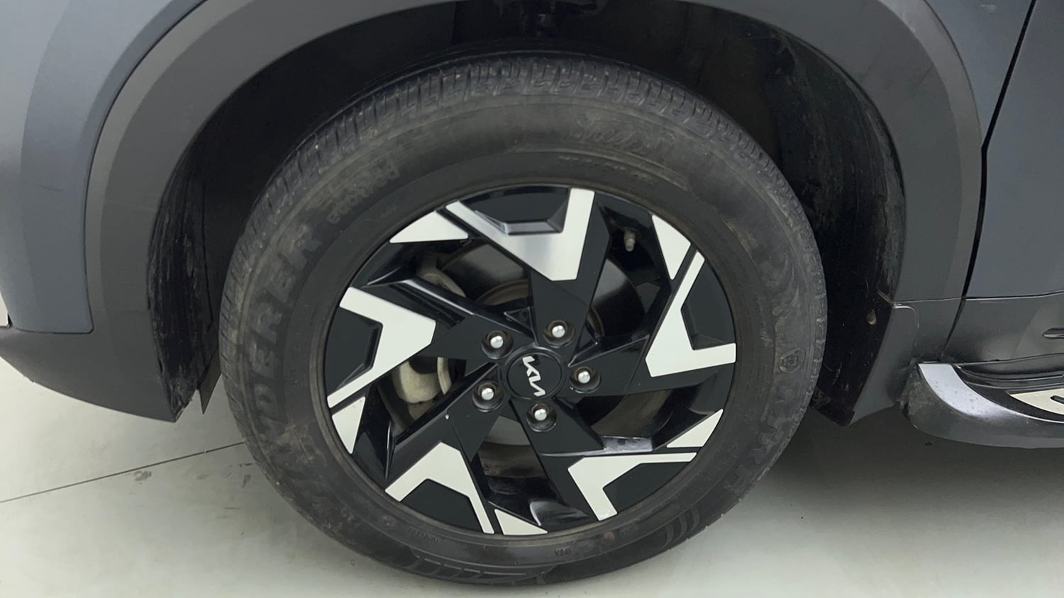 Used 2024 Kia Sonet X Line 1.0 Turbo Petrol DCT Petrol Automatic tyres LEFT FRONT TYRE RIM VIEW