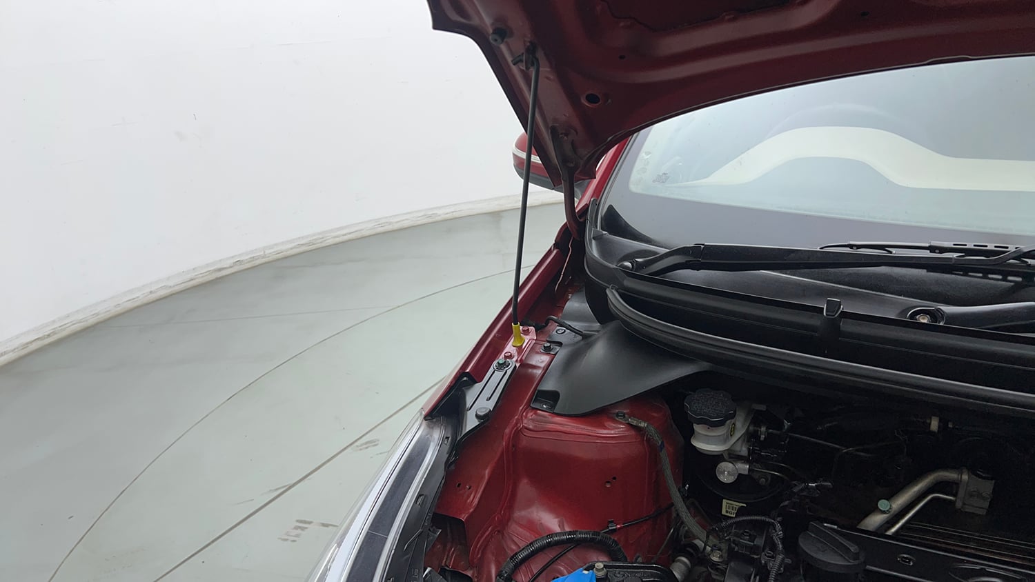Used 2017 Hyundai Elite i20 Sportz 1.2 Petrol Manual engine ENGINE RIGHT SIDE HINGE & APRON VIEW