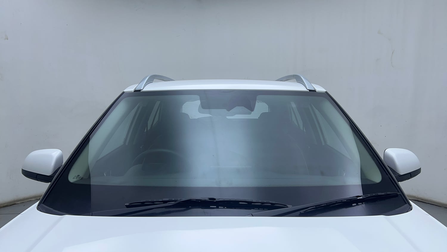 Used 2025 Hyundai Venue SX (O) 1.0 Turbo DCT Petrol Automatic exterior FRONT WINDSHIELD VIEW