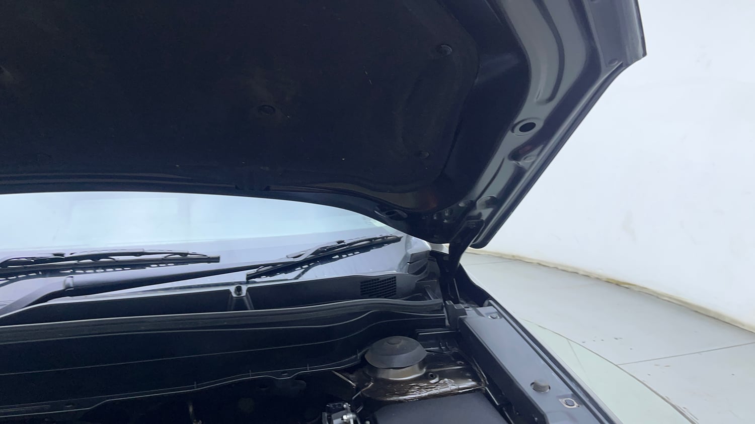 Used 2023 Maruti Suzuki Grand Vitara Alpha Smart Hybrid AT Petrol Automatic engine ENGINE LEFT SIDE HINGE & APRON VIEW
