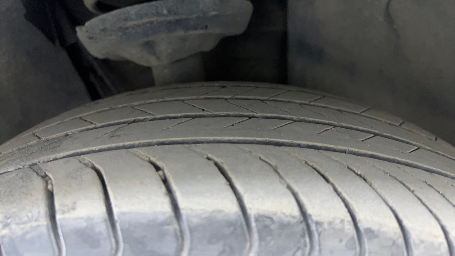 Used 2024 Skoda Kushaq Style 1.0L TSI MT Petrol Manual tyres RIGHT FRONT TYRE TREAD VIEW