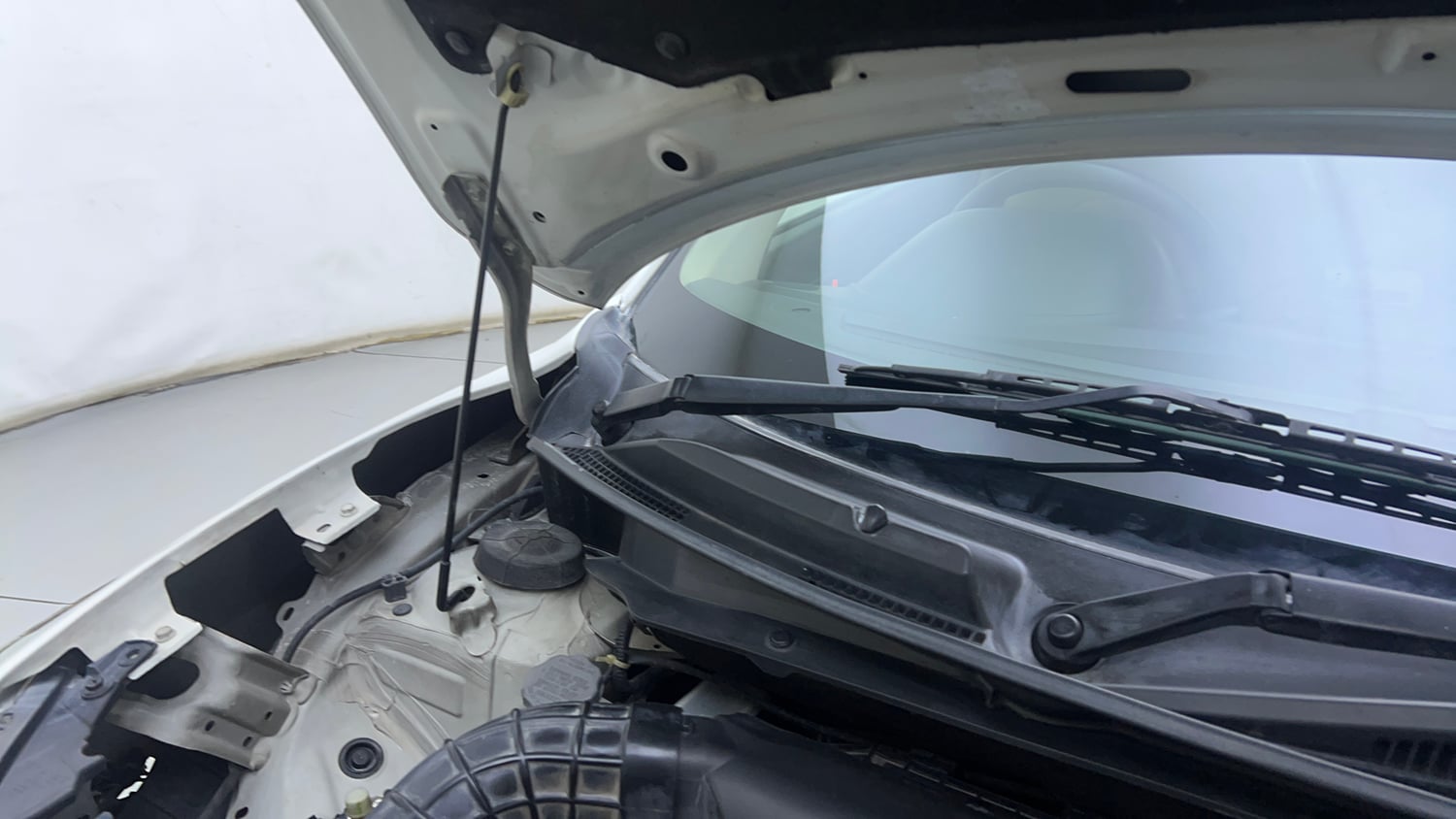 Used 2019 Maruti Suzuki Dzire VXi AMT Petrol Automatic engine ENGINE RIGHT SIDE HINGE & APRON VIEW