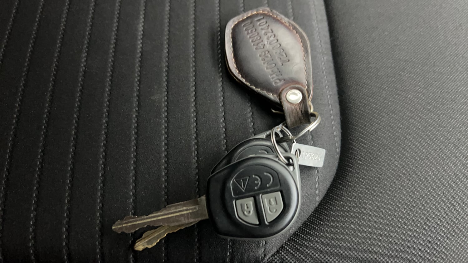 Used 2023 Maruti Suzuki Fronx Delta Plus 1.2L AGS Petrol Automatic extra CAR KEY VIEW