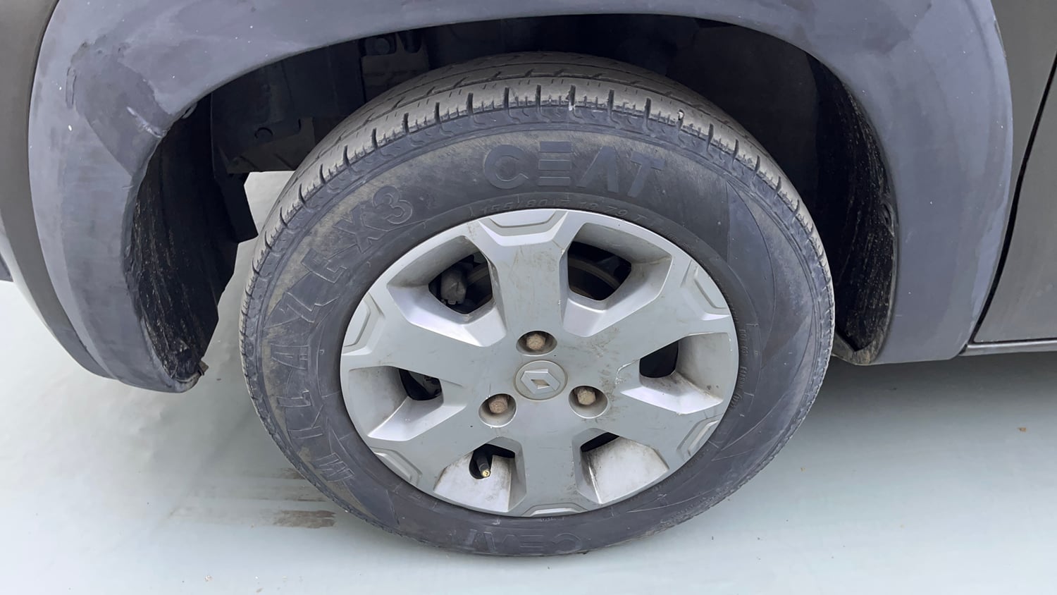 Used 2019 Renault Kwid CLIMBER 1.0 Petrol Manual tyres LEFT FRONT TYRE RIM VIEW