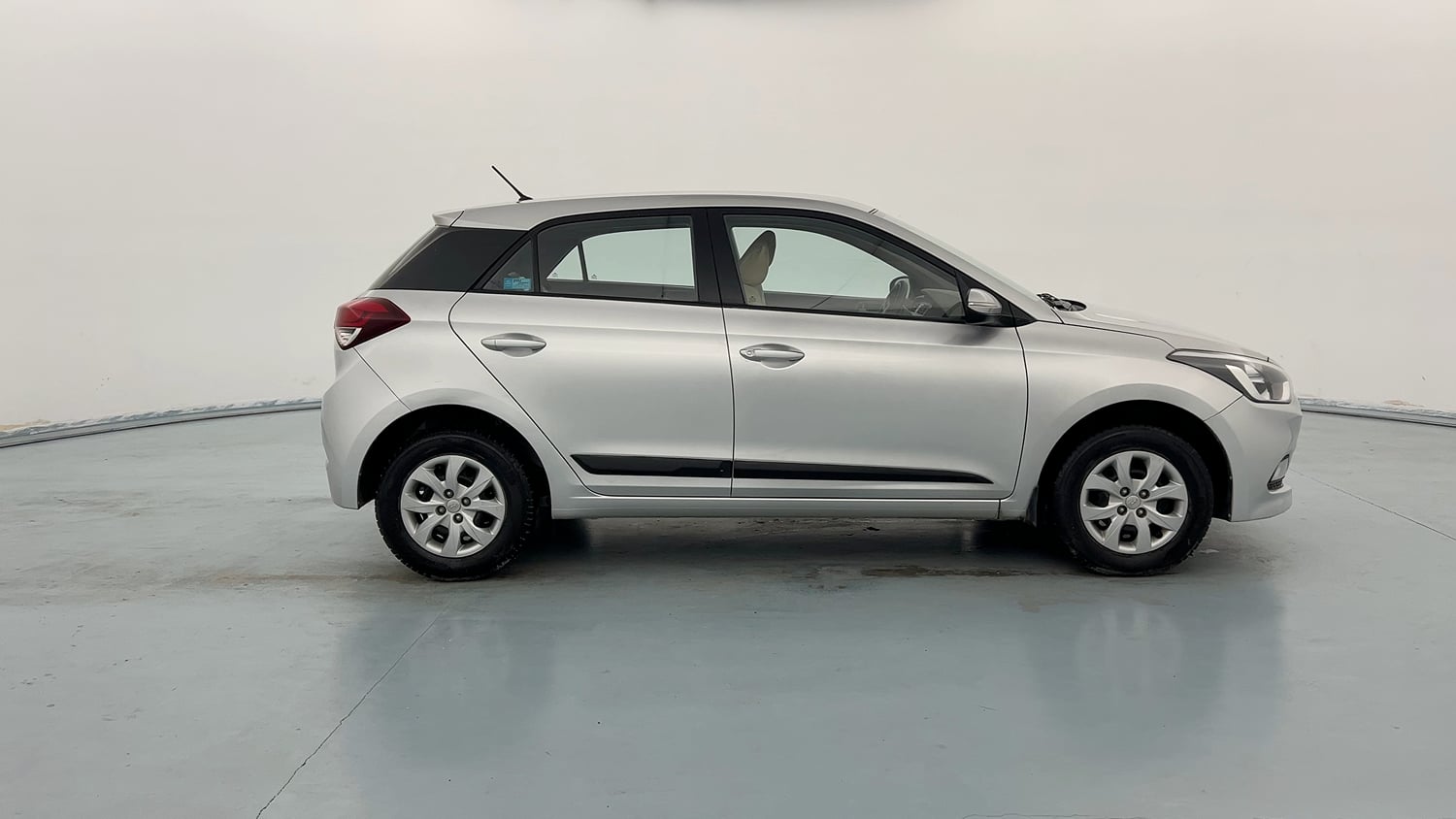 Used 2015 Hyundai Elite i20 Sportz 1.2 Petrol Manual exterior RIGHT SIDE VIEW