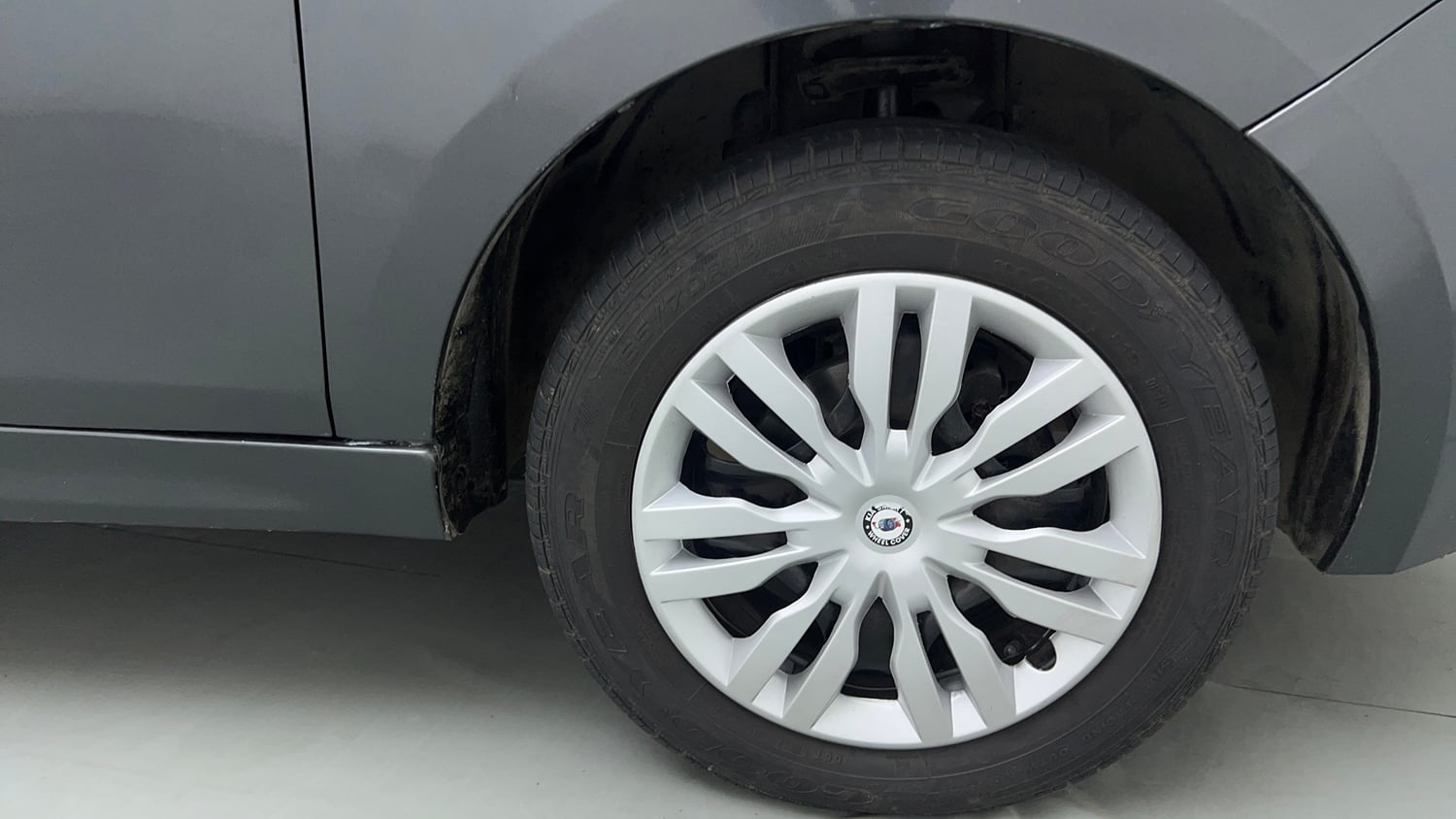 Used 2022 Tata Tigor XZ Plus CNG Cng Manual tyres RIGHT FRONT TYRE RIM VIEW
