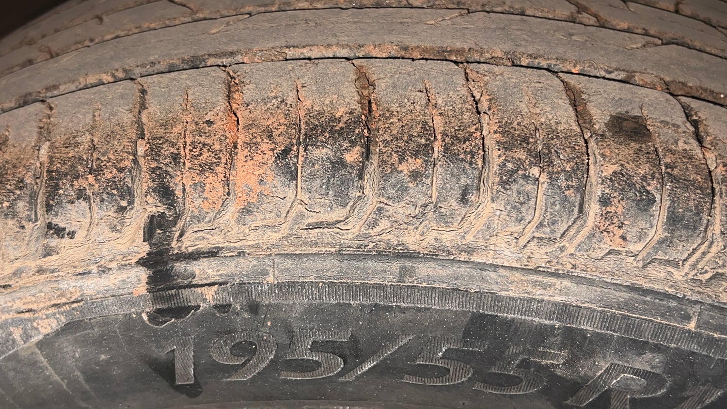 Used 2023 Hyundai i20 Asta 1.2 MT Petrol Manual tyres RIGHT REAR TYRE TREAD VIEW