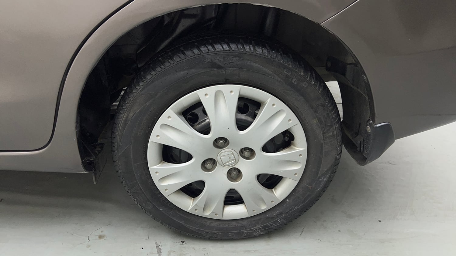 Used 2013 Honda Amaze 1.2 S i-VTEC Petrol Manual tyres LEFT REAR TYRE RIM VIEW
